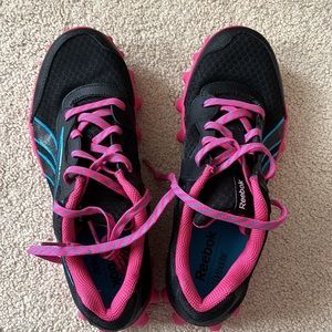 Kids Reebok Explore 67 Running Shoes Size 6